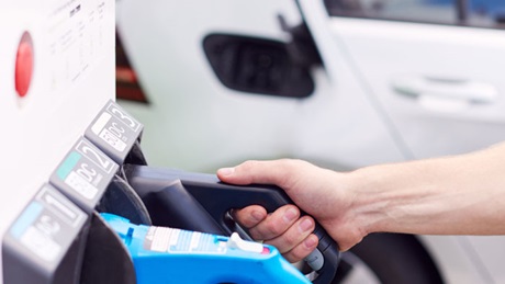 Magazine article aboutChinese-insurers-deepen-overseas-push-as-NEV-motor-premiums-surge 